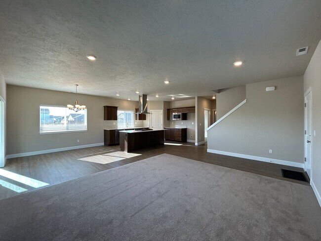 Foto del edificio - Brand New 4 Bedroom Home in Willowbrook Co...