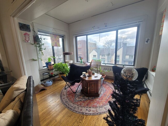 Interior Photo - Ed's Arms Apartments