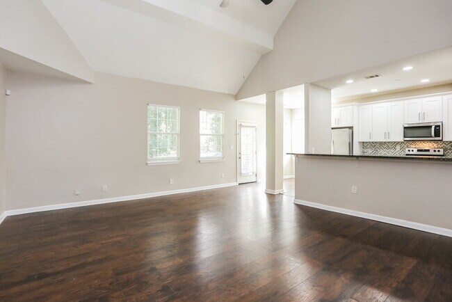 Building Photo - 4581 Doral Dr SW
