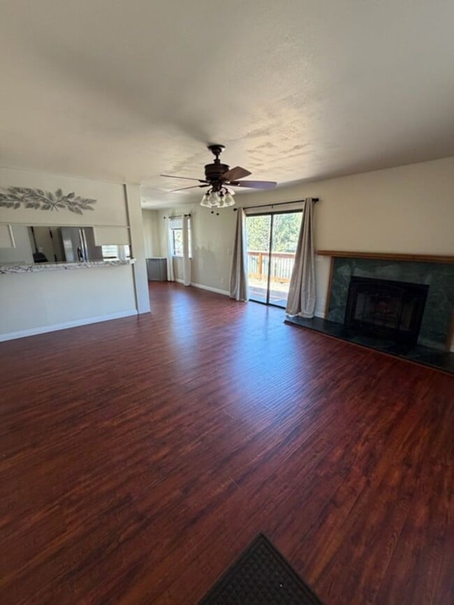 Building Photo - 3 Bedroom Home with Mountain Views Bordering National Forest