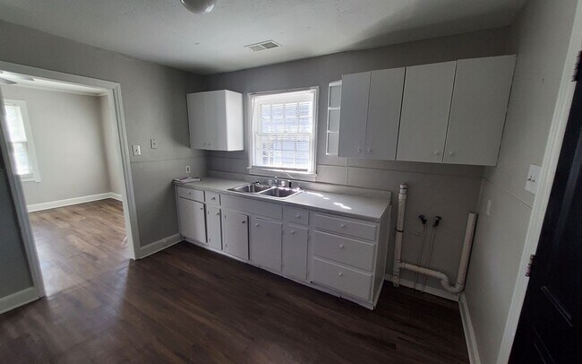 Foto del edificio - 1155 S Greer St