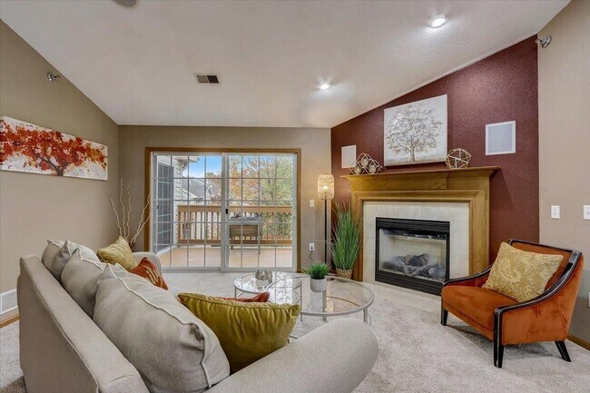 Building Photo - Gorgeous 3BED/2Bath New Berlin Condo!