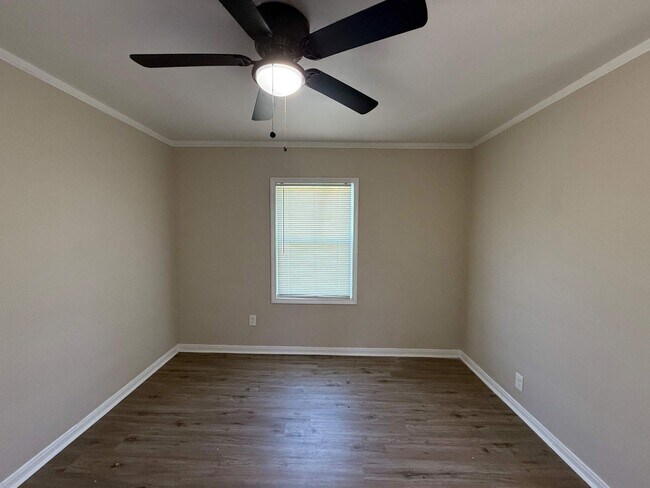 Building Photo - Renovated 3-Bedroom Home – We Welcome Sect...