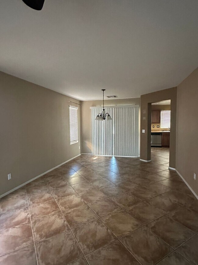 Foto del edificio - 4 BEDROOM HOME IN LYONS GATE