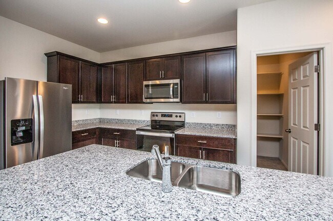 Building Photo - COMING SOON!! RECENTLY BUILT HOME IN MARICOPA!