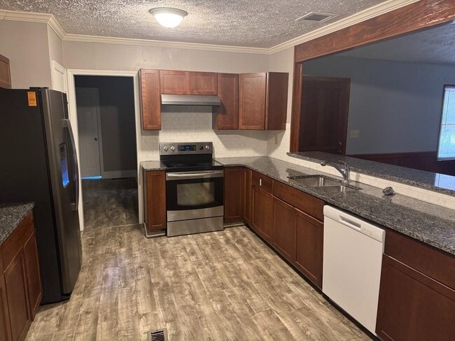 Foto del edificio - 121 Woodland Cir