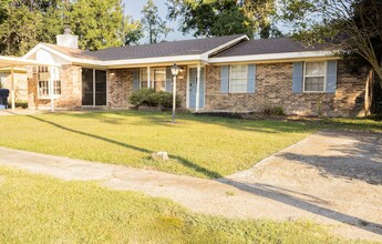 Building Photo - 116 Nelda Dr
