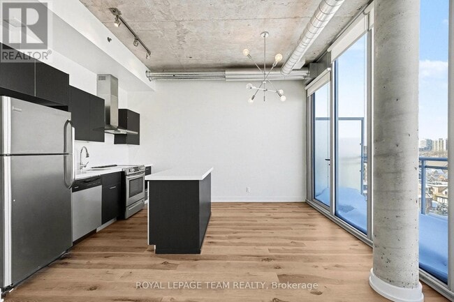 Building Photo - 360 McLeod St