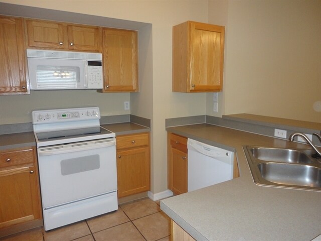 Building Photo - 447 Lancer Oak Dr