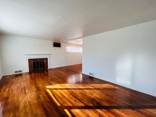 Photo - 30 John Smith Dr House