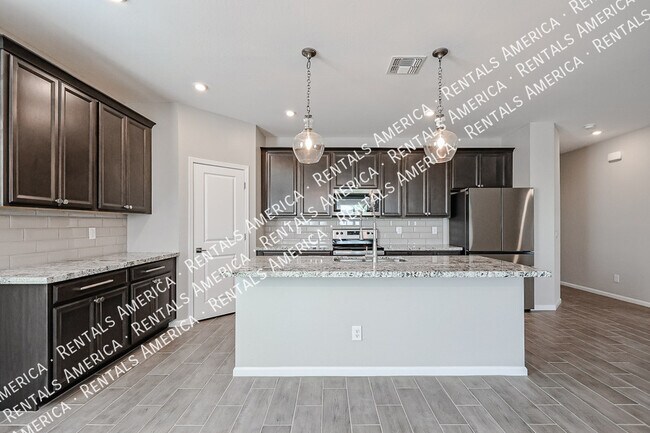 Building Photo - 17817 W Country Club Terrace