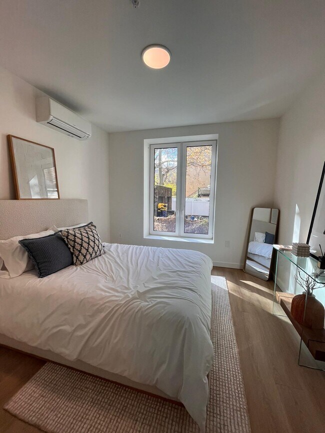 Foto del edificio - 329 Pacific Ave