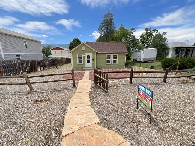 Foto del edificio - 2 Bedroom Home Available Near Pikes Peak Ave & S Institute St!