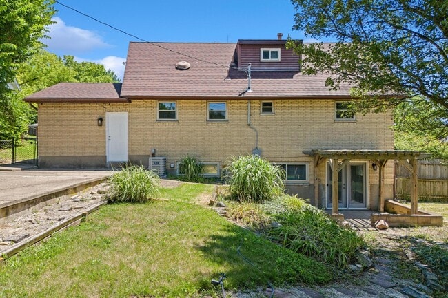 Building Photo - 717 N 12th St