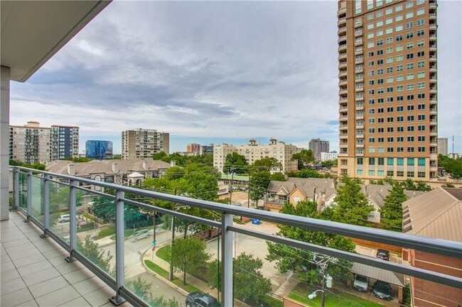 Building Photo - 2900 McKinnon St
