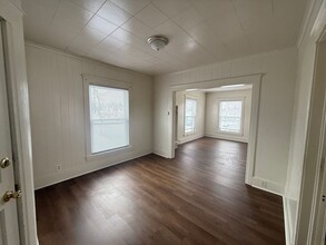 Building Photo - 1101-1105 E Ganson St