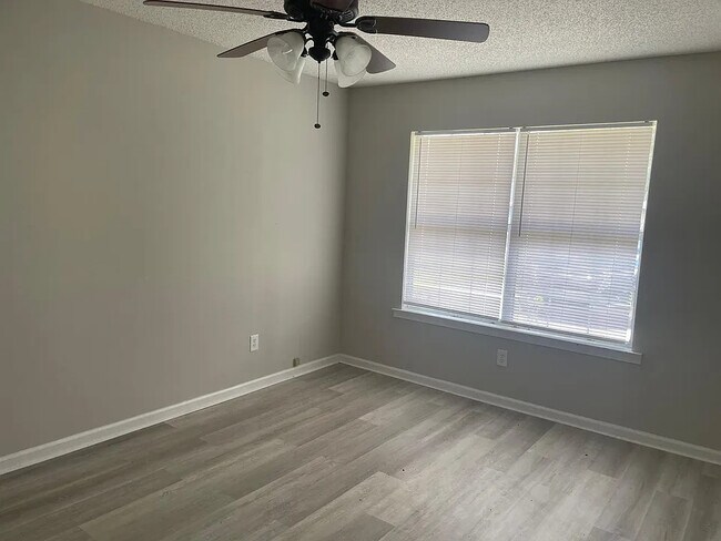 Foto del edificio - 1311 Loblolly Dr
