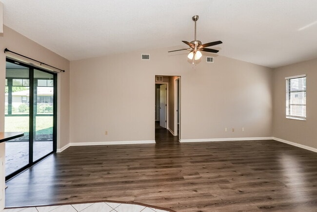 Building Photo - 1413 SE 30th St