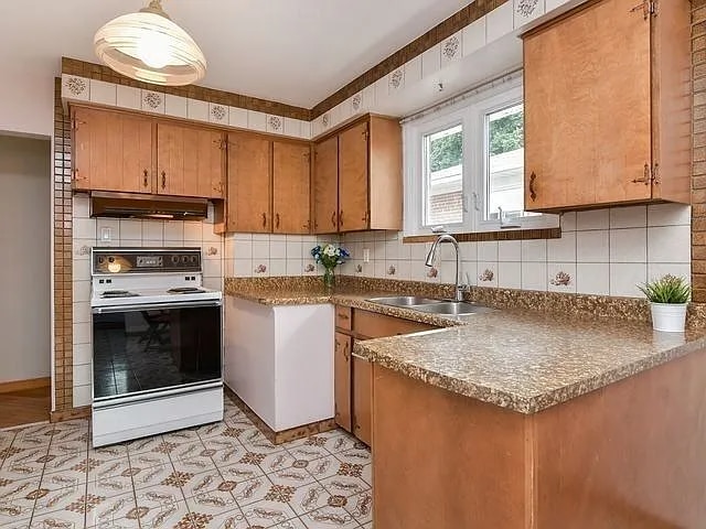 Building Photo - 14 Terra Cotta Cres