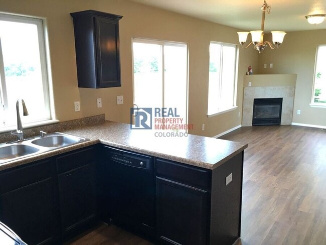 Foto del edificio - 2360 Sierra Springs Dr