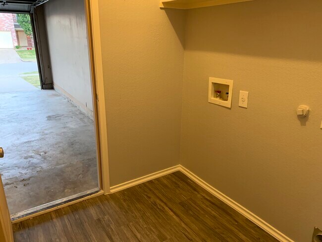 Foto del edificio - 1600 Jester Ct