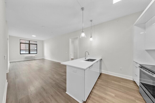 Building Photo - 121 34th St