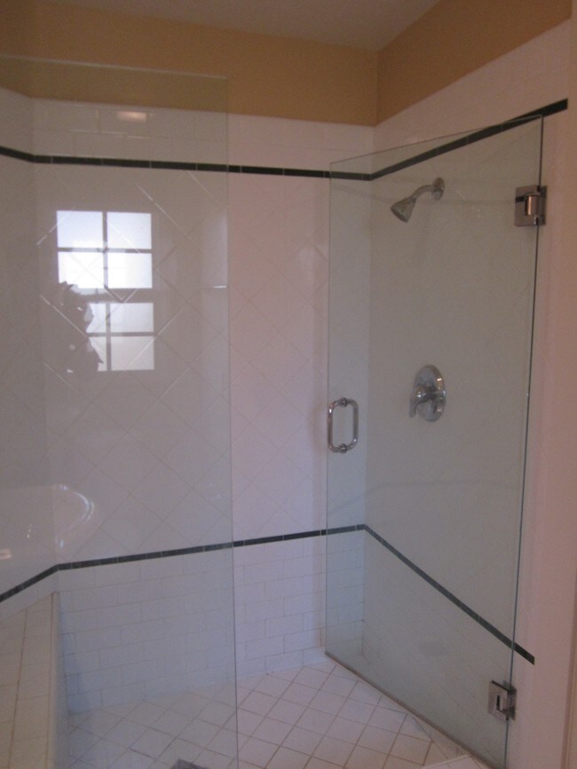 Foto del edificio - 6125 Glen Oak St