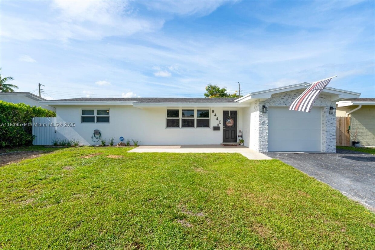 Primary Photo - 8440 NW 11th Ct