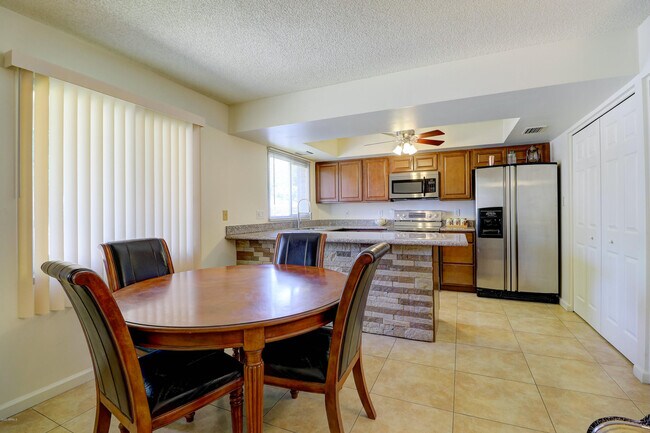 Foto del edificio - 1501 W Hazelwood St