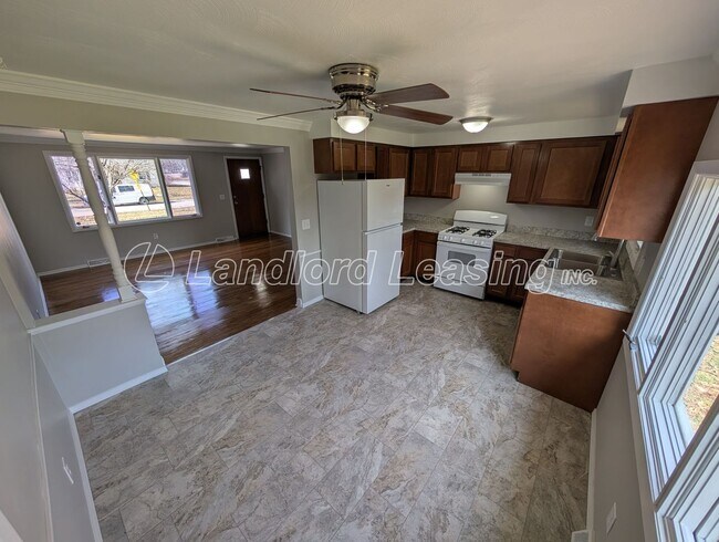 Foto del edificio - Fully Remodeled Split-Level Home in Amherst Schools