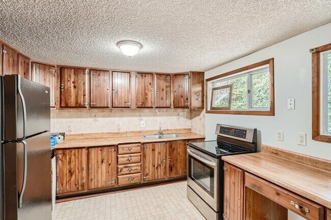 Building Photo - 12808 Pioneer Way E, Buckley, WA, 98321