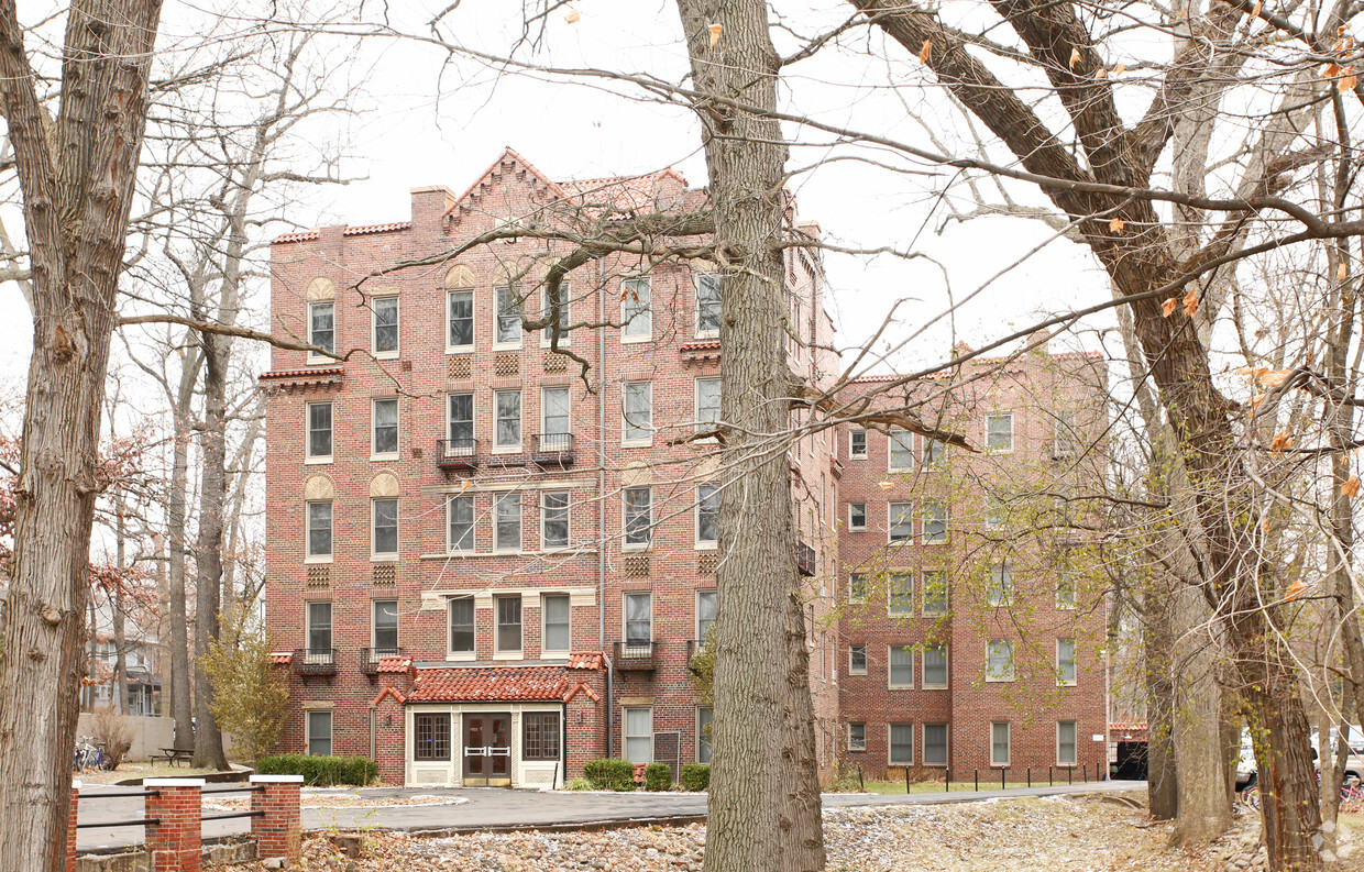 Forest Plaza Apartments