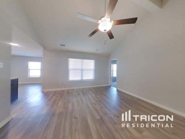 Building Photo - 144 Bandana Cir