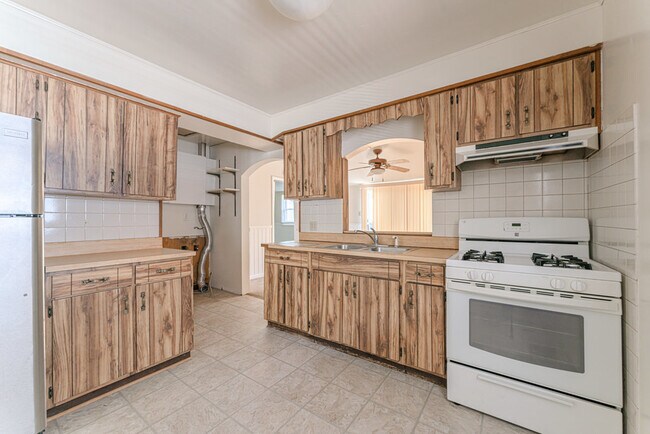 Building Photo - 17106 Lorenz Ave