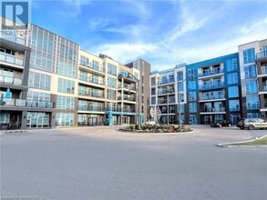 Building Photo - 10 Concord Pl