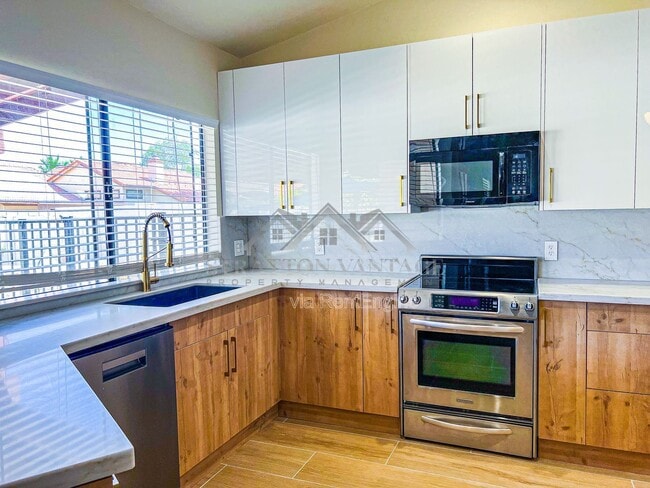 Building Photo - 1966 E Belmont Dr