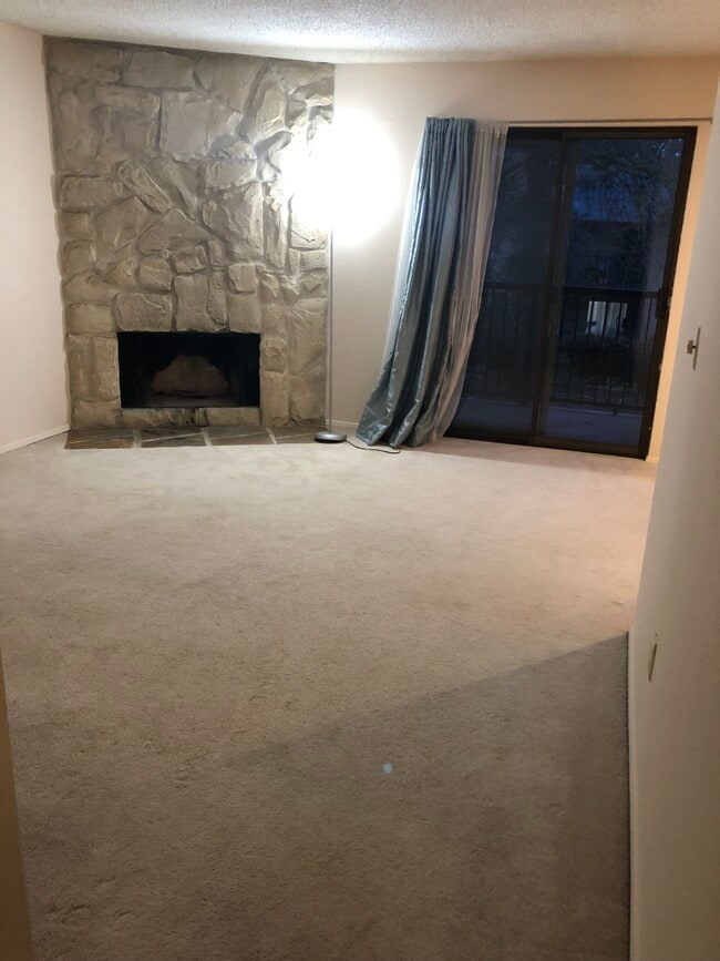 living room - 12515 NE 145th Pl