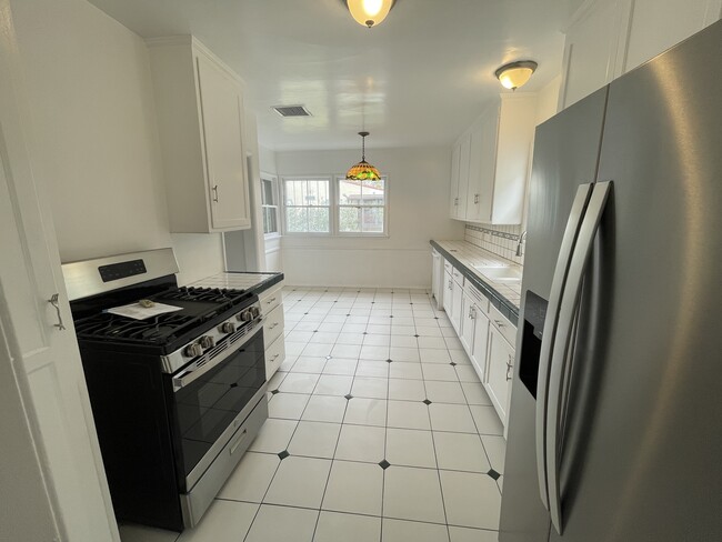 Building Photo - 269 S Doheny Dr