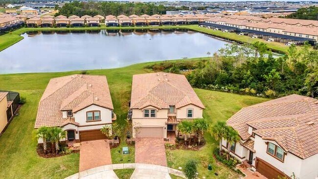 Building Photo - 8805BC  Amazing Luxury 9Br Villa With Lake...