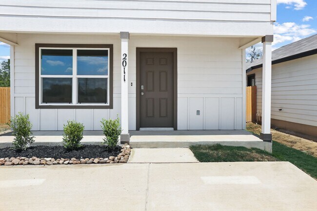 Foto del edificio - Charming Home Awaits: Spacious & Modern Li...
