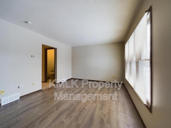 Building Photo - 6024 Applecrest Ct