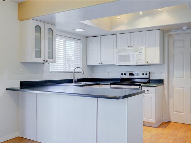 Foto del edificio - 4 Bedroom 2 Bathroom With a private pool!