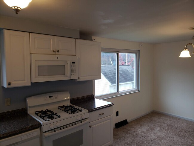 Building Photo - 4052 Mt Royal Blvd