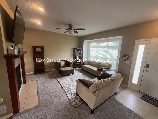 Foto del edificio - 332 NW Driftwood Dr