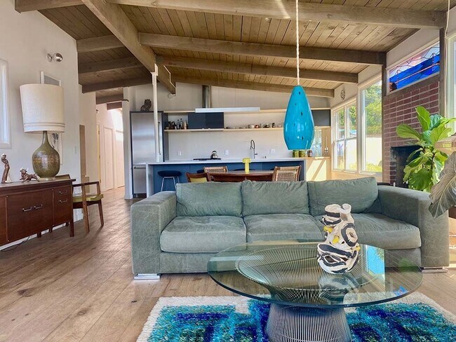 Foto del edificio - Unique 2/2 Mid-Century Home with Breathtak...