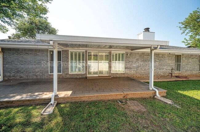 Foto del edificio - 7016 Stonycreek Dr