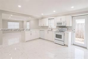 Foto del edificio - 5735 Hayes St