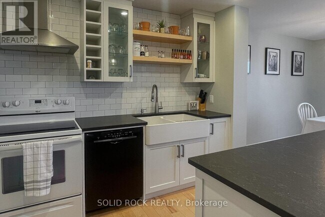 Photo du bâtiment - 1505 Baseline Rd