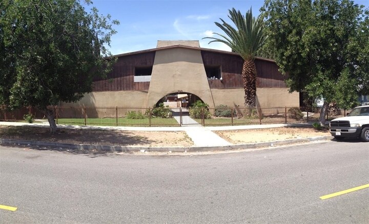 Building Photo - 720 N Victoria Ave