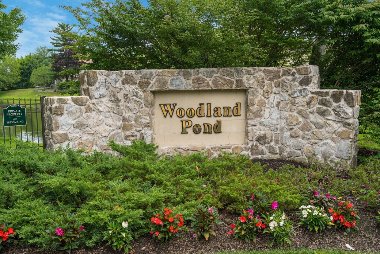Primary Photo - 122 Woodlake Dr W
